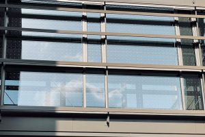 Vogelschutzfolie an Glasbrücke in Bremen